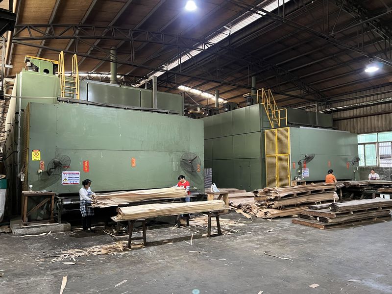 Dongguan Lingfeng Wood Industry Co., Ltd. linea di produzione del fabbricante